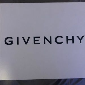Givenchy 75008 Paris